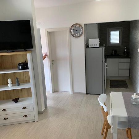 Tara'S Apartman Supetar Extérieur photo